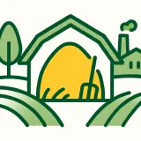 Stylizowana grafika przedstawia wieś, gdzie widać stodołę z żółtym stogiem siana i widłami. Obok stoi mały domek z kominem, a wokół zielone pola. To symbol kołchozu, czyli wspólnej pracy na roli.