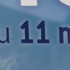 Na niebieskim tle widnieje napis "au 11 m". Czy to jedenaście metrów, czy jedyna taka oferta?
