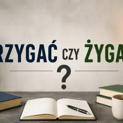 Biurko z książkami, notatnikiem i kawą. Napis: "Rzygać czy żygać?". Dylemat językowy.