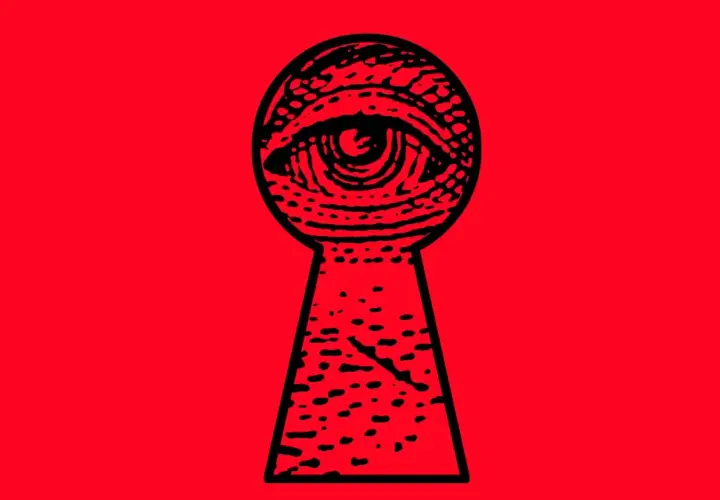 Oko w dziurce od klucza na czerwonym tle symbolizuje czujność i potrzebę zachowania wolności w państwie totalitarnym.