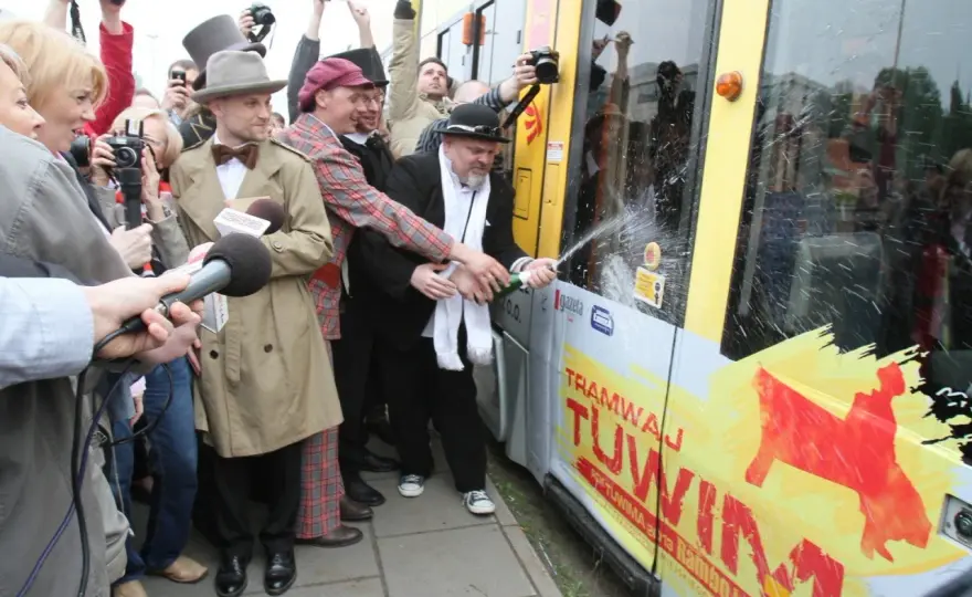 „Do krytyków” Tuwima - znaczenie tramwaju i witalizm