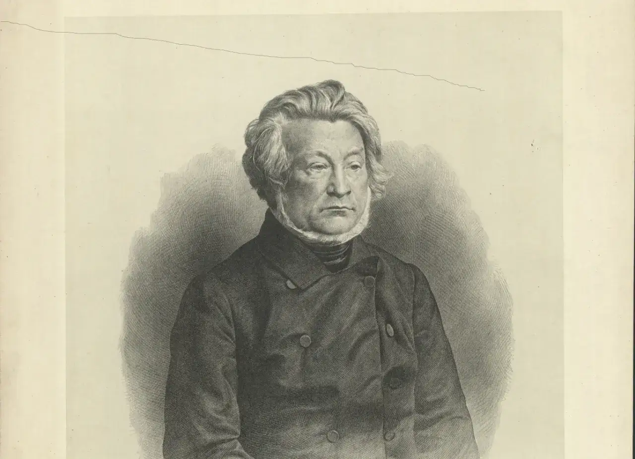 Portret mężczyzny z burzą siwych włos&oacute;w i zadumanym spojrzeniem, uosabiający cechy bohatera romantycznego.